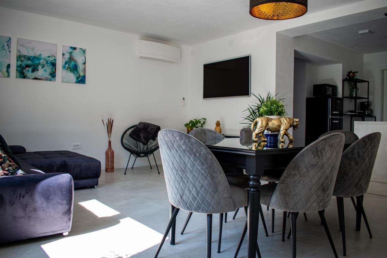 Apartmaji Na Placu Rence Kültér fotó